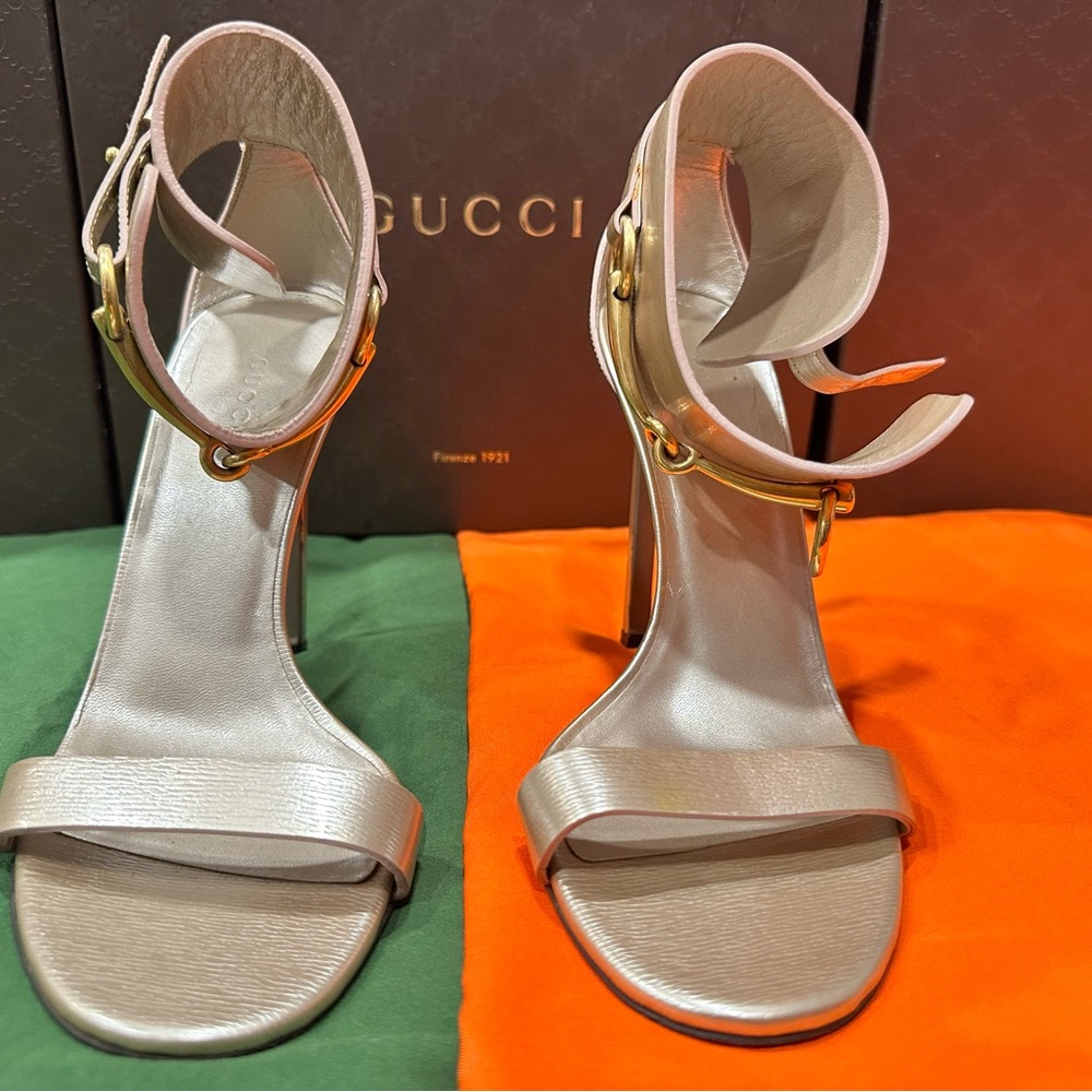 Gucci Women's Metallic Gold Heels Size 38.5 US Women 8.5